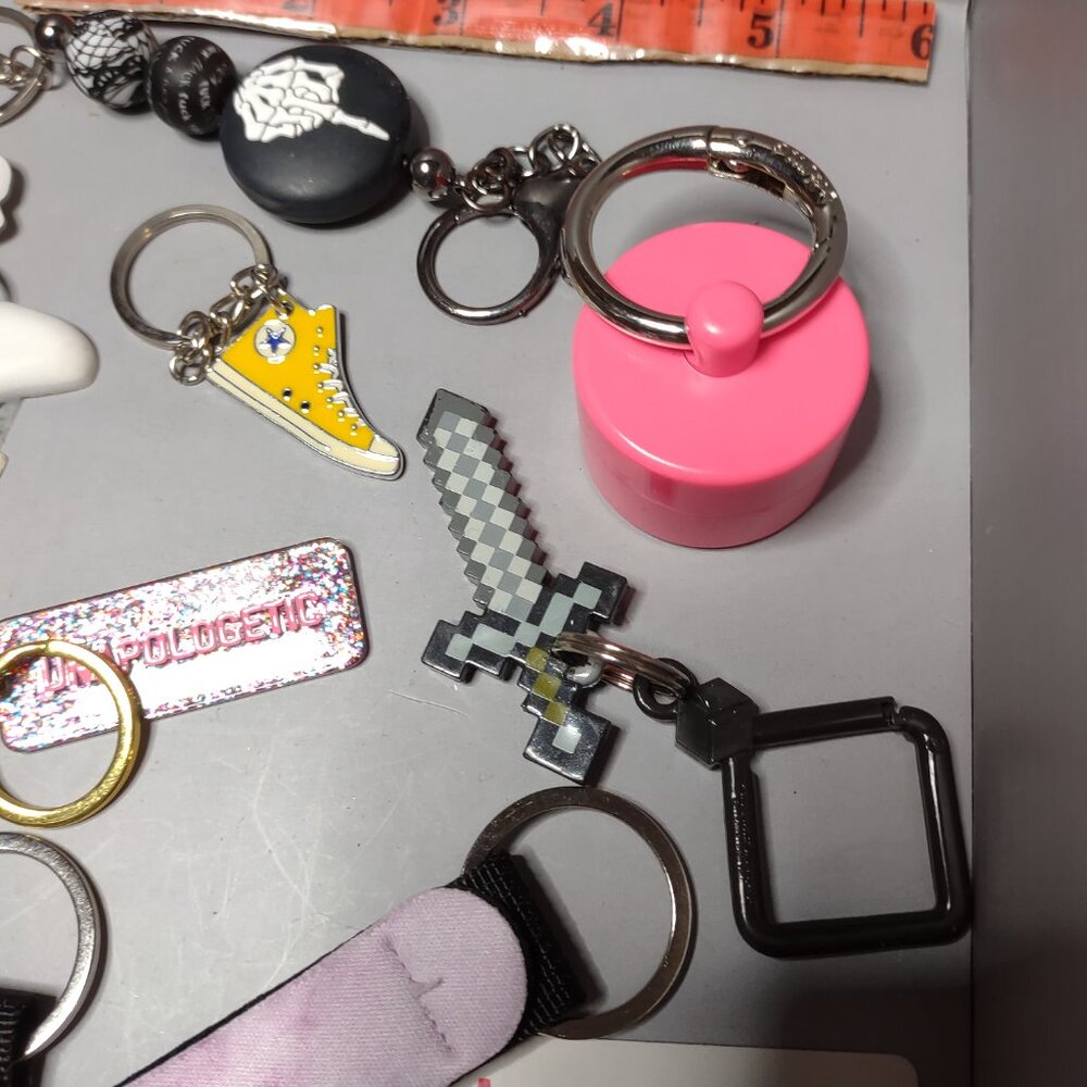 Lot Of 10 Keychains - Picture 4 of 7